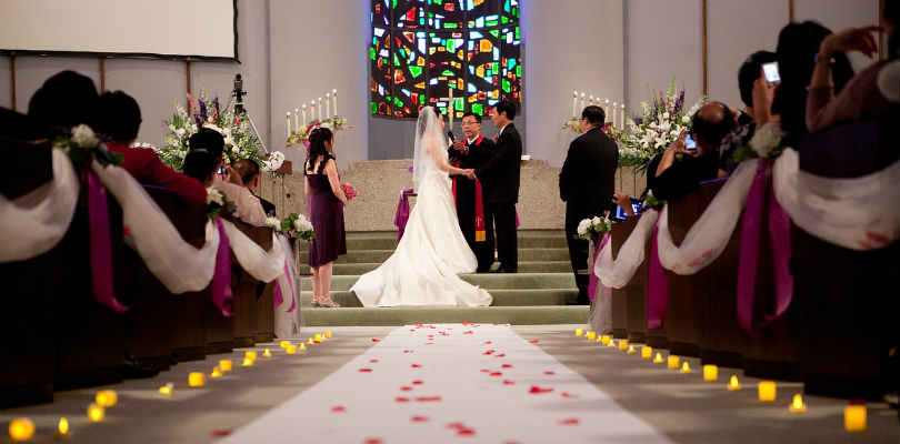 Qué dice el protocolo sobre la vestimenta de la novia en un casamiento por  iglesia?